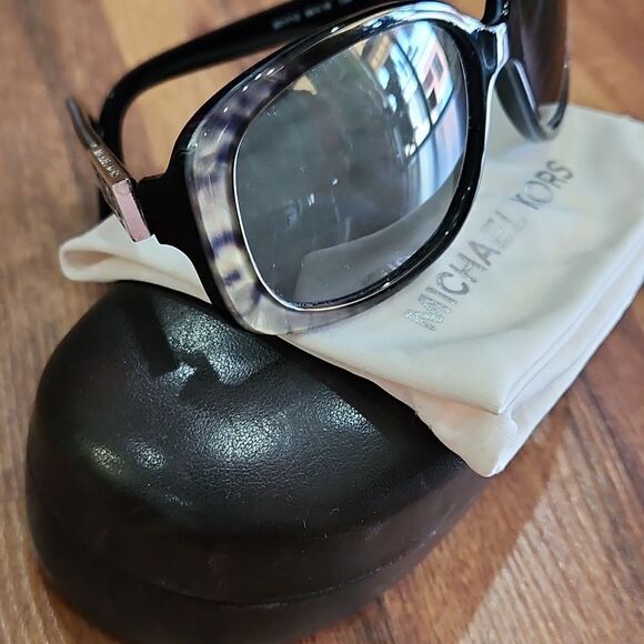 EUC Michael Kors Delray Sunglasses & Hard Case - Picture 2 of 6